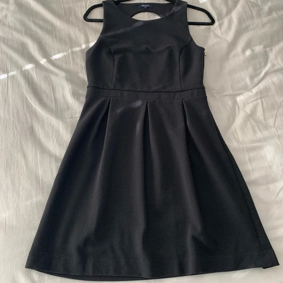 MADEWELL textured  fit and flare with back cut out, black sleeveless dress, 10 - Picture 2 of 16